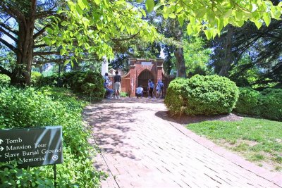 Walk to the Tomb   IMG_0328.jpg