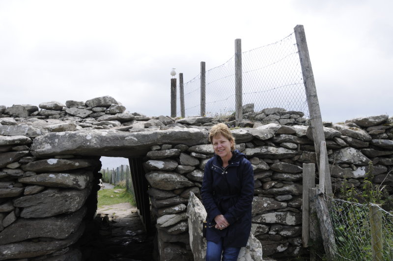 Jill in front of a cold and windy Dunbeg Fort on the Dingle Peninsula (3298)