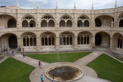 Courtyard of the Jerónimos Monastery