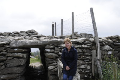 Jill in front of a cold and windy Dunbeg Fort on the Dingle Peninsula (3298)