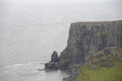 Sea stack at the Cliffs of Moher (3334)