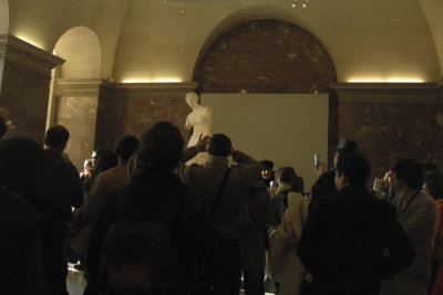 Venus de Milo (Aphrodite of Milos) surrounded by admirers
