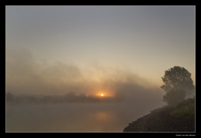 7143  misty morning sunrise