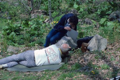 Milt Shaw photographing flower slide 019.jpg