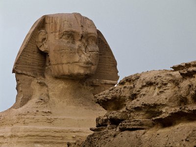 The Sphinx from same spot, w/zoom Note Pharoah's headdress