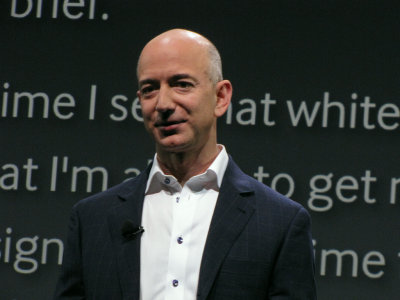 A relaxed Jeff Bezos at this year's event. Canon SX10 IS. #2717