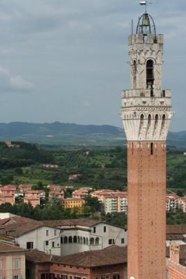 Mangia Tower, Palazzo Pubblico (ISO goof)
