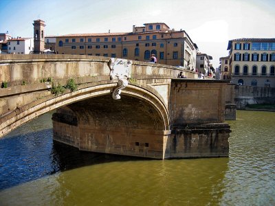 More Arno - Ponte Santa Trinita, where we enjoyed the whole scene