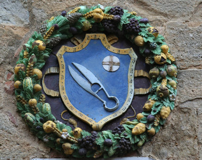 Tuscany walls have family shields galore