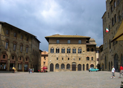 Volterra piazza