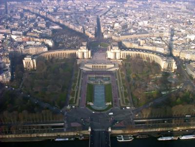 Trocadero from the eiffel tower by Simon K