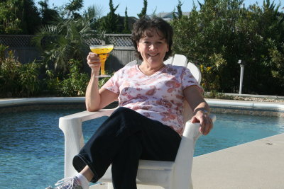 Jo sitting poolside and enjoying a cocktail!!