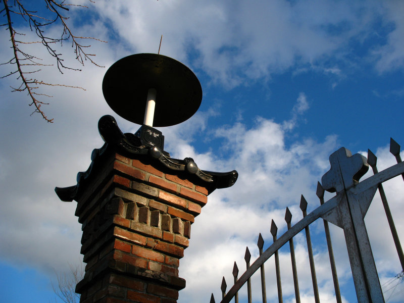 Gate pillar outside the Chinese Cemetery