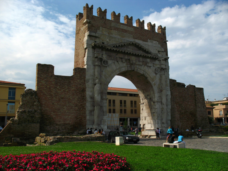 South side of the arch along Parco Bondi