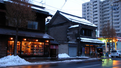 Traditional buildings along Ironai-dōri