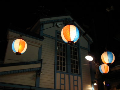 Courtyard lanterns, Denuki Kōji Alley