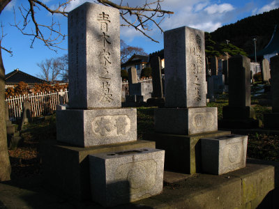 Buddhist graves off the Foreign Cemetery