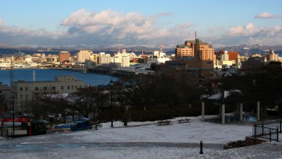 Central Hakodate from snowy Motomachi-kōen