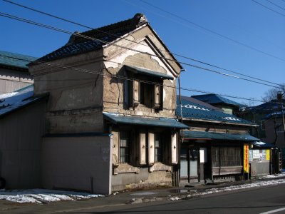 Weathered kura in Motomachi district