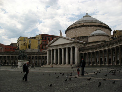 Pigeons by the basilica