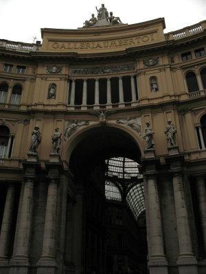 Galleria Umberto I entrance