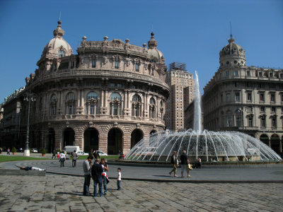 Palazzo della Borsa and fountain on Piazza Ferrari