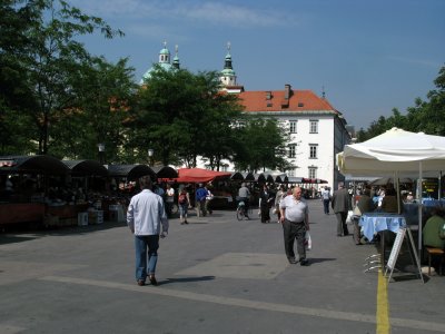 Walking onto Vodnikov trg