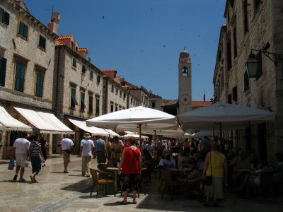 Street cafe on Placa