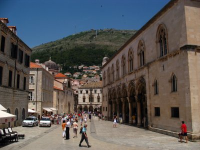 View down Pred Dvorom