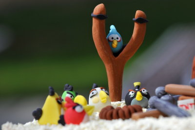 Angry-bird birthday cake