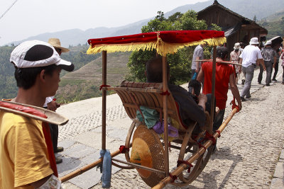 _M6F0060 Sedan chair at 200 yuan.jpg