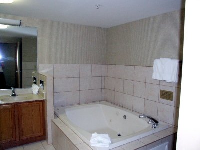  Comfort Inn bathroom