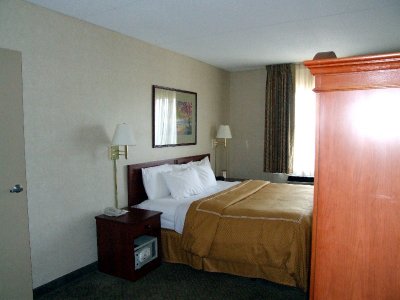  Comfort Inn bedroom