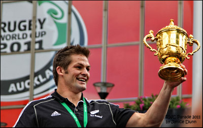 Captain Richie McCaw holding up the Cup