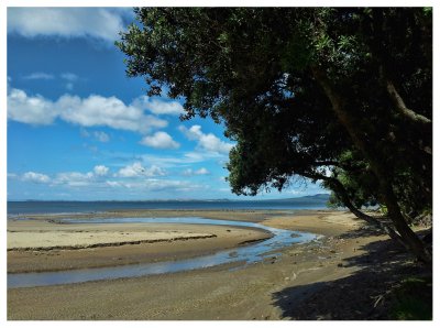 Taiaotea Creek running out to sea