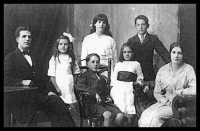 Pain Family 1916