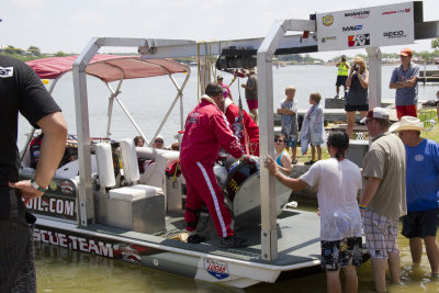 Unloading the capsule from the Spirit of Texas TFH #807.