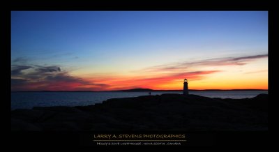 PEGGYS COVE LIGHTHOUSE - Couple