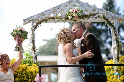 redding wedding photographer kiss.jpg