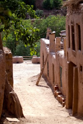 The Mazar Village of Tuyu Valley �R�n���¤��