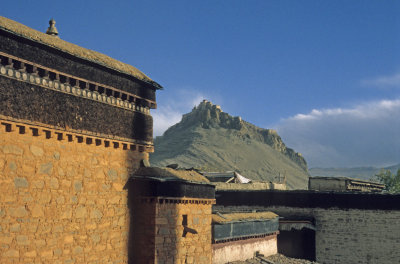 Gyantse. View on the Dzong