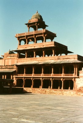  Fatehpur Sikri. Panj Mahal Windpaleis.