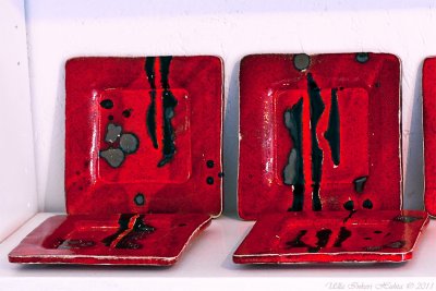 Red/black plates