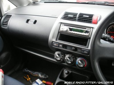 Honda Jazz 52 reg new radio.jpg