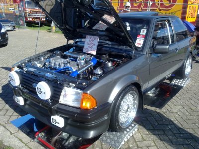 Ford Escort RS1600i on ramps.jpg