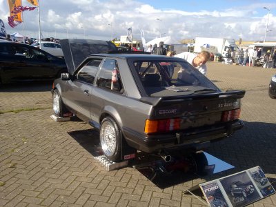 Ford Escort RS1600i cleaning.jpg