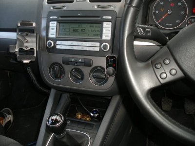 VW Golf 2008 with Active Cradle for Nokia N8 empty.jpg