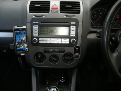 VW Golf 2008 with Active Cradle for Nokia N8.jpg