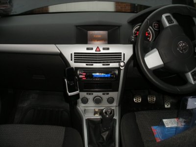 Vauxhall Astra 55 reg new Sony radio cd.jpg