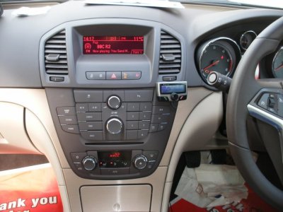 Vauxhall Insignia 60 reg Parrot ck3100 display.jpg